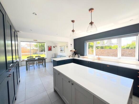 4 bed property, in High Street, £689,000