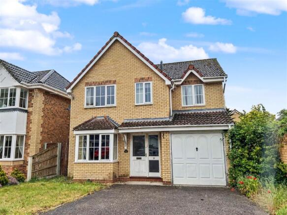 4 bed property, in Peakwell Close, £350,000