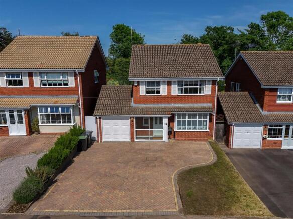 4 bed property, in Selsdon Close, £475,000