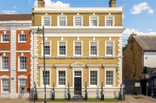 7 bed property, in High Street, £2,150,000