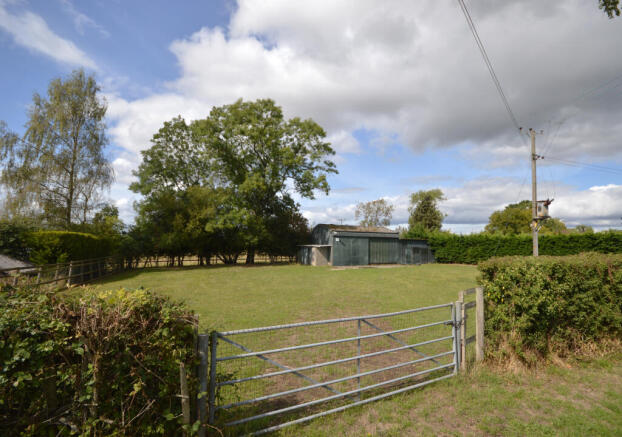 2 bed property, in Risbury, £220,000