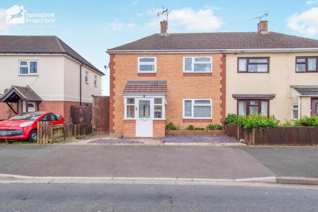 3 bed property, in Drake Avenue, £180,000