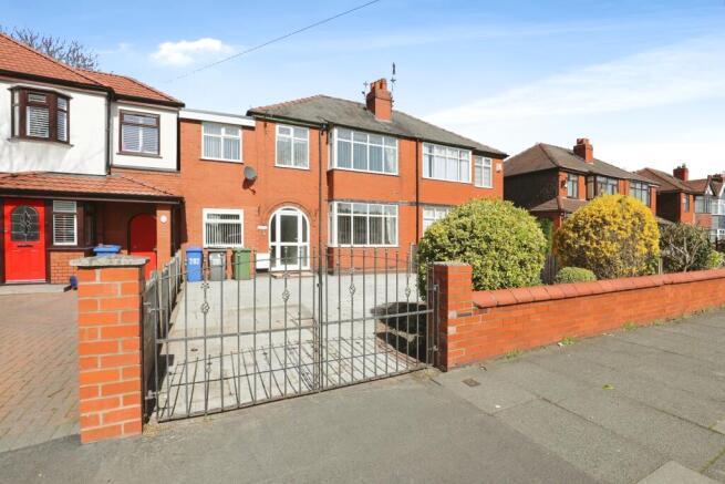 4 bed property, in Liverpool Road, £274,000