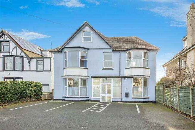 8 bed property, in Fronks Road, £400,000