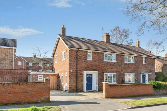 2 bed property, in Princess Road, £430,000