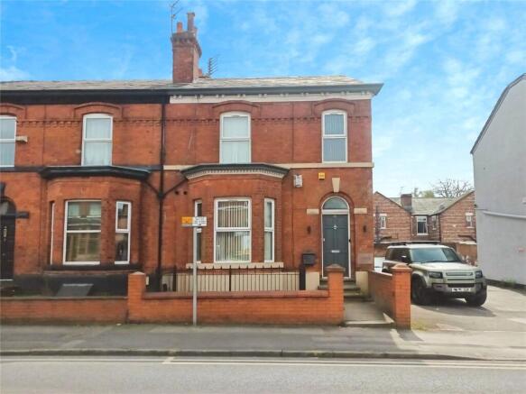 1 bed property, in Longshut Lane, £130,000
