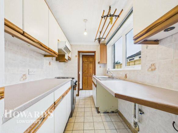 2 bed property, in Moyes Road, £150,000