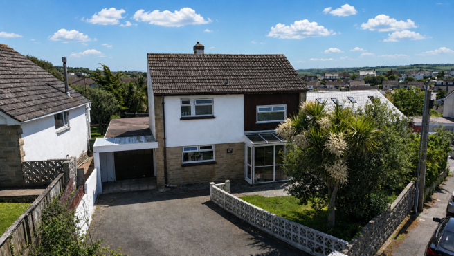 3 bed property, in The Rowans, £325,000