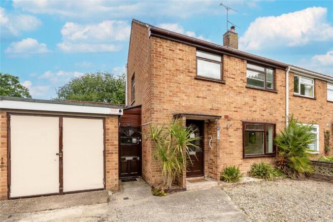 3 bed property, in Newlands Avenue, £395,000