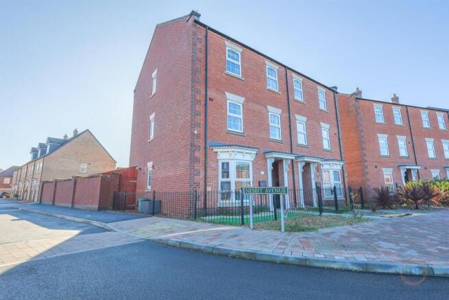 5 bed property, in The Circus, £269,500