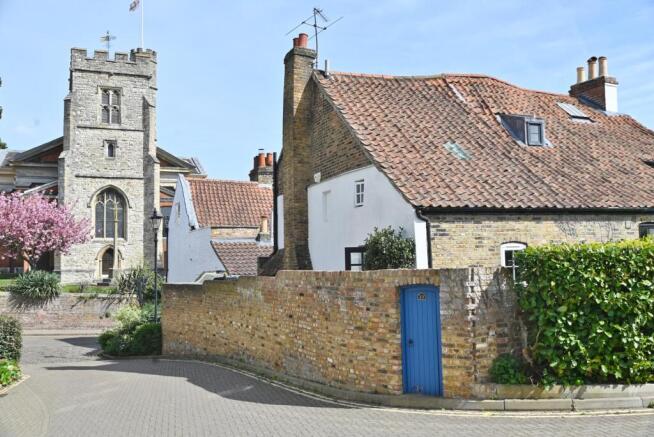 4 bed property, in The Embankment, £1,095,000