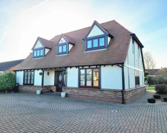 4 bed property, in Sea Road, £400,000