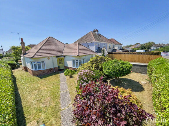 3 bed property, in Mossley Avenue, £350,000