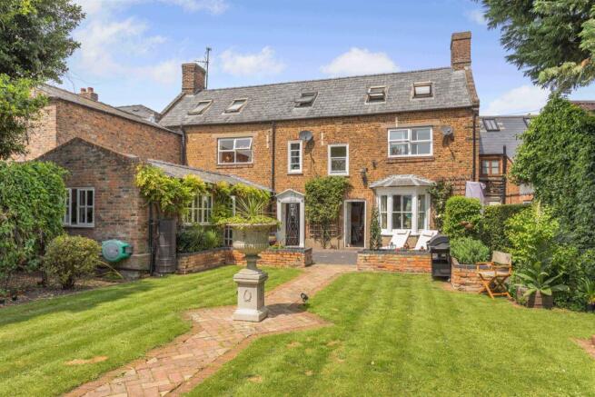 5 bed property, in St. Peters Road, £550,000