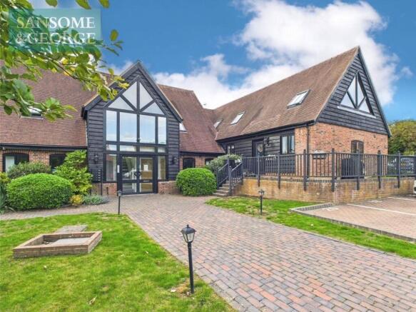 2 bed property, in Minchens Lane, £325,000