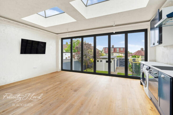 3 bed property, in Plum Lane, £625,000