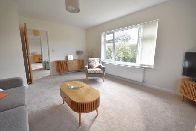 2 bed property, in Horley, £450,000