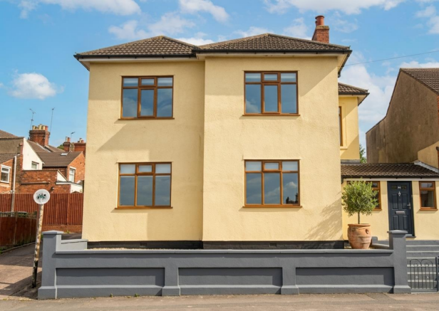 4 bed property, in Northampton Road, £299,995