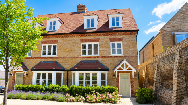 4 bed property, in Trent Park, £1,375,000