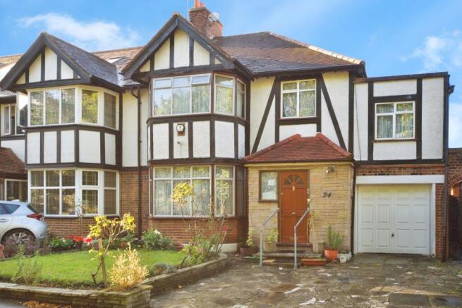 4 bed property, in Queen Elizabeths Drive, £1,000,000