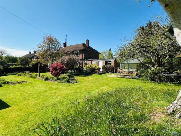 3 bed property, in Queens Drive, £575,000