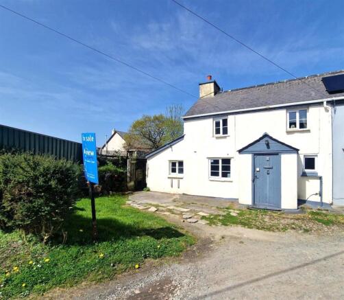 2 bed property, in Lewdown, £190,000