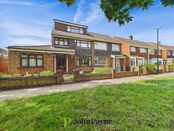 4 bed property, in Pleydell Close, £315,000