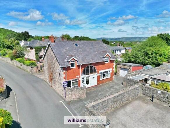 4 bed property, in Lon Copner, £349,500