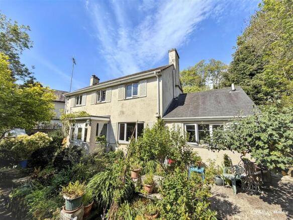 4 bed property, in Tremorvah Crescent, £450,000