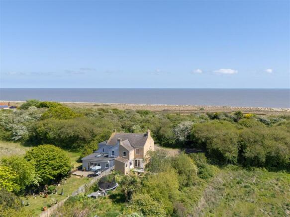 2 bed property, in North Cliff, £339,500