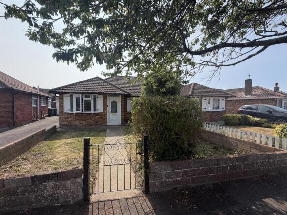 3 bed property, in East House Avenue, £365,000