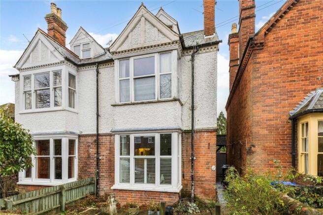 5 bed property, in Beaumont Rise, £750,000