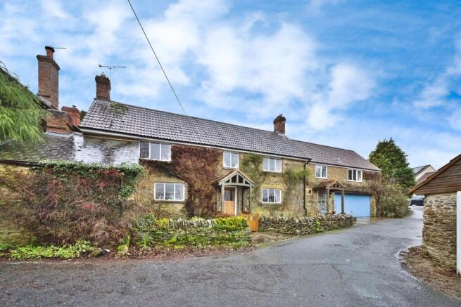 4 bed property, in Bishops Lane, £650,000
