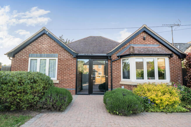 3 bed property, in Wood Lane, £750,000