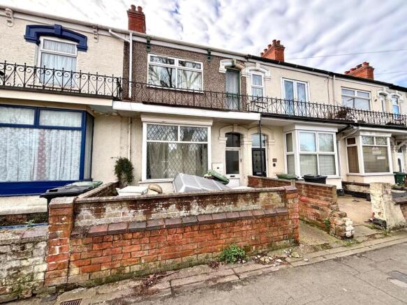 2 bed property, in 152 Durban Road, £1,000