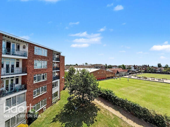 1 bed property, in London Road, £160,000