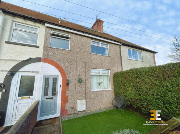 2 bed property, in Llanrhos Road, £215,000