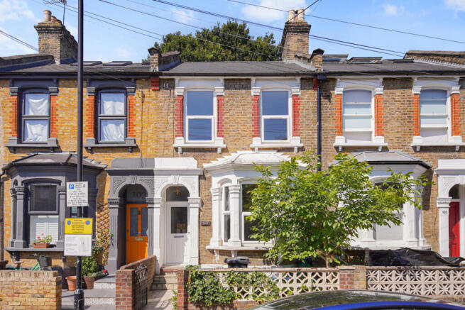 3 bed property, in Roding Road, £900,000