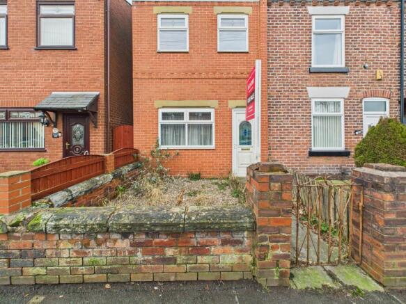 2 bed property, in Clipsley Lane, £100,000