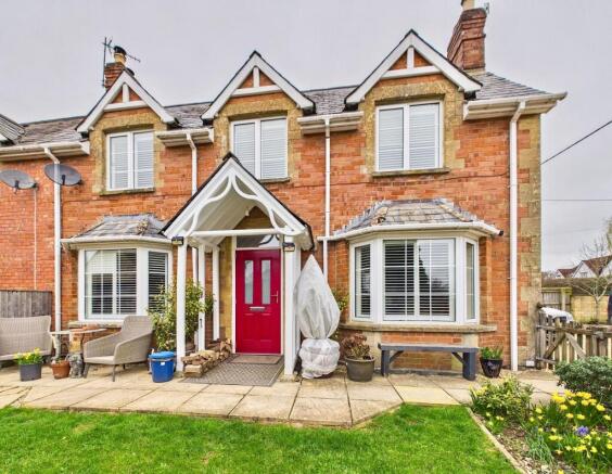 3 bed property, in Station Road, £585,000