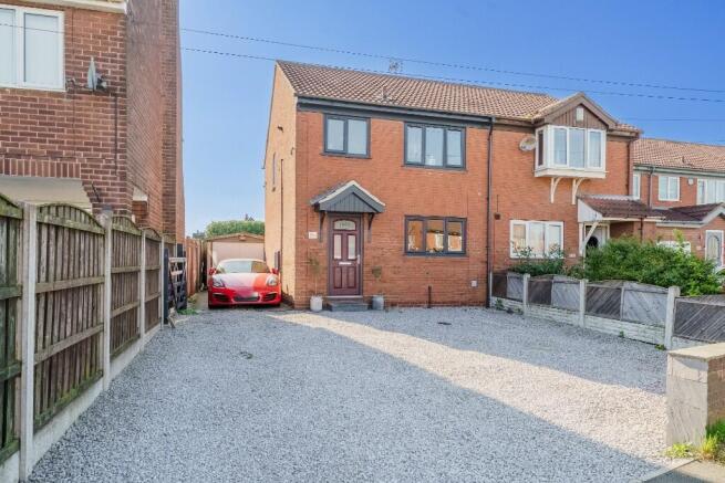 3 bed property, in Kendal Drive, £220,000
