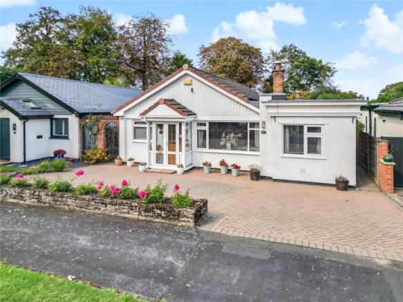 4 bed property, in Woburn Drive, £625,000