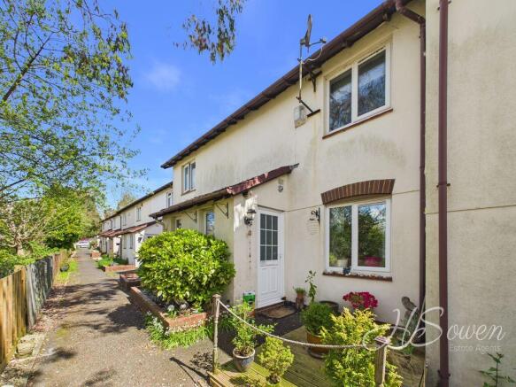 2 bed property, in Moor Lane Close, £160,000