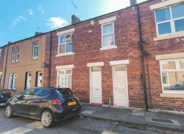 2 bed property, in Russell Street, £50,000