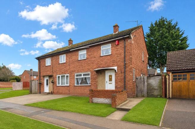 3 bed property, in Dahlia Road, £210,000