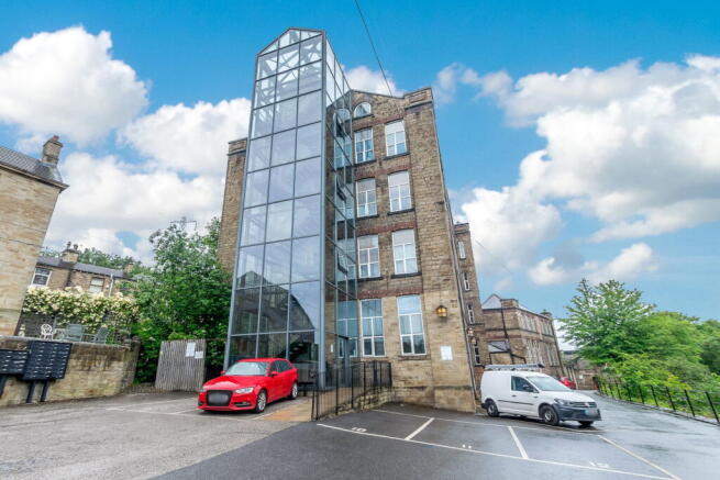 1 bed property, in Fearnley Mill Drive, £70,000