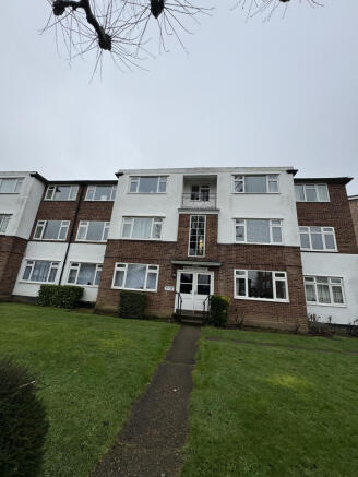 1 bed property, in 9 Masefield Court, £120,000