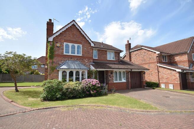 4 bed property, in Hamble Way, £489,000