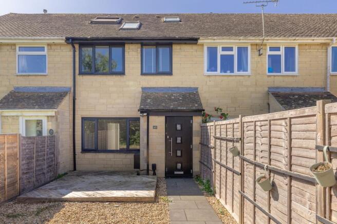 4 bed property, in Ampney Orchard, £375,000