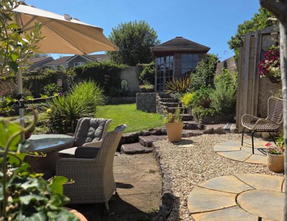 3 bed property, in St. Michaels Close, £375,000